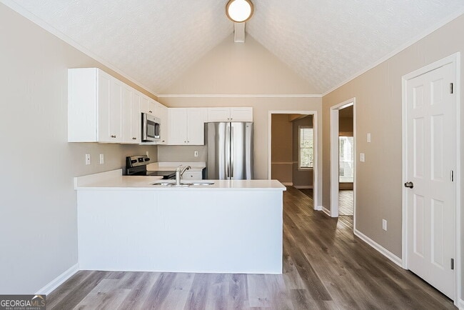 Building Photo - 301 Sandhurst Way SW