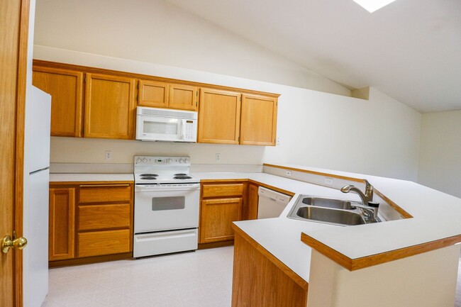 Building Photo - Welcome to the spacious one-level home in ...