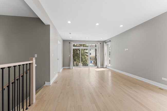 Building Photo - 7428 N Rogers Ave