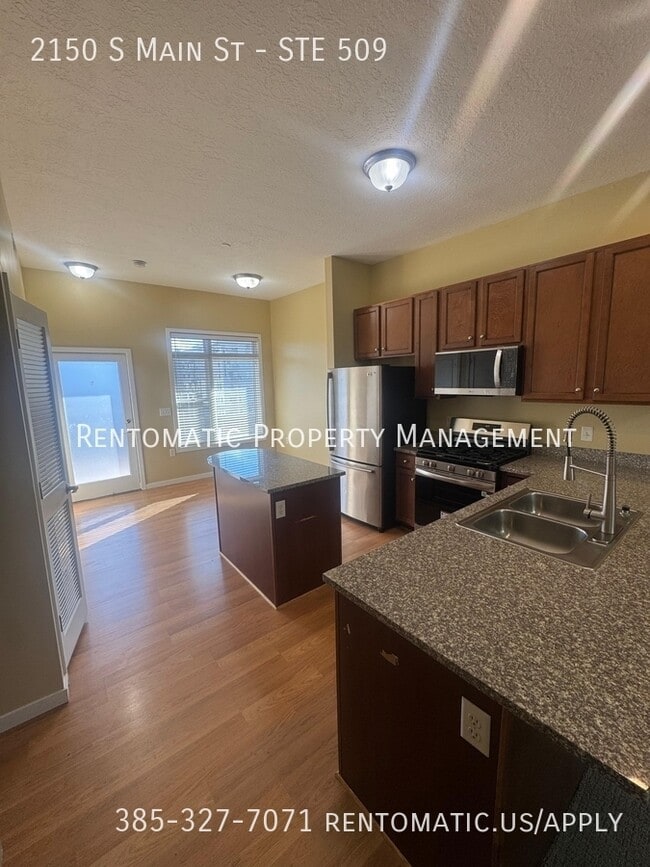 Primary Photo - 2150 S Main St