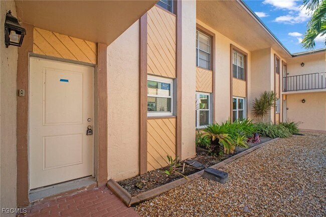 Building Photo - 16881 Davis Rd