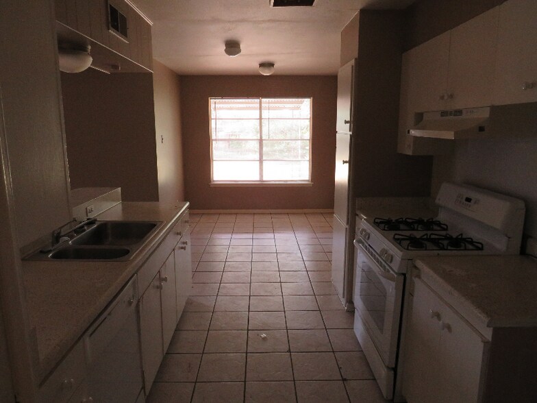 Building Photo - 9715 Nona Kay Dr