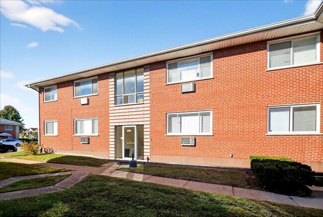 Building Photo - Morganford Motherrrr