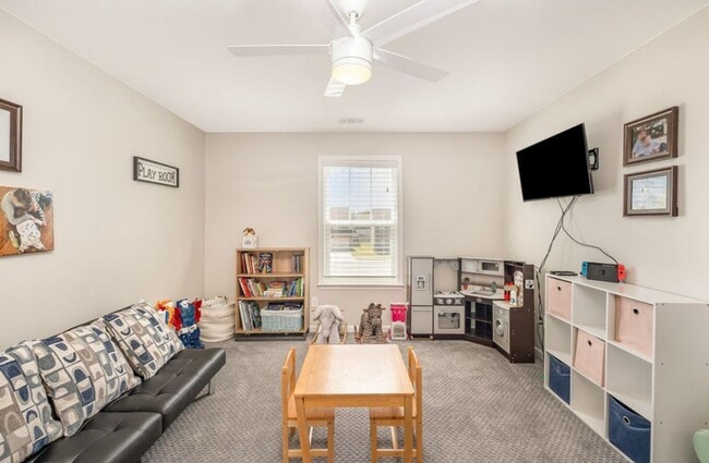 Building Photo - Rent this beautiful 4-bedroom, 3-bathroom ...