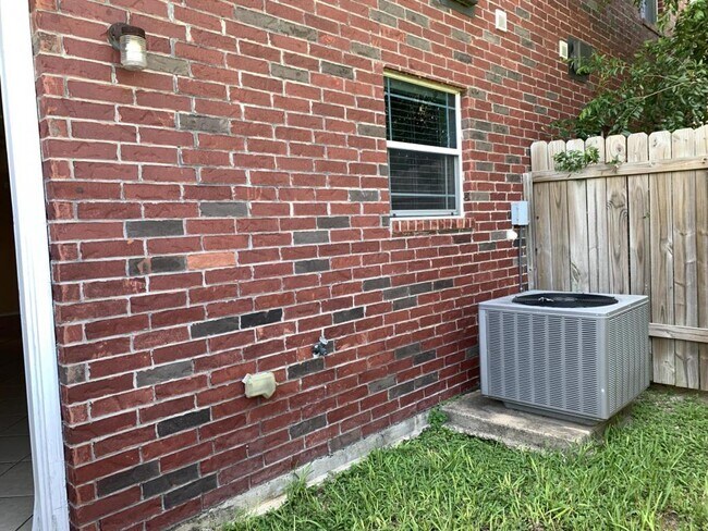 Building Photo - 411 N 48th St