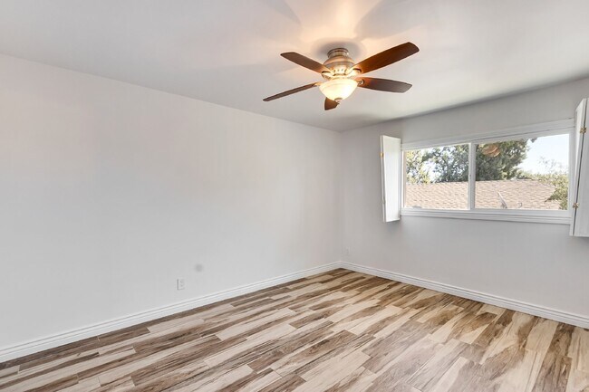 Building Photo - Old Town Remodeled Four Bedroom!