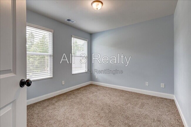 Building Photo - 225 Barnett Ln Ln