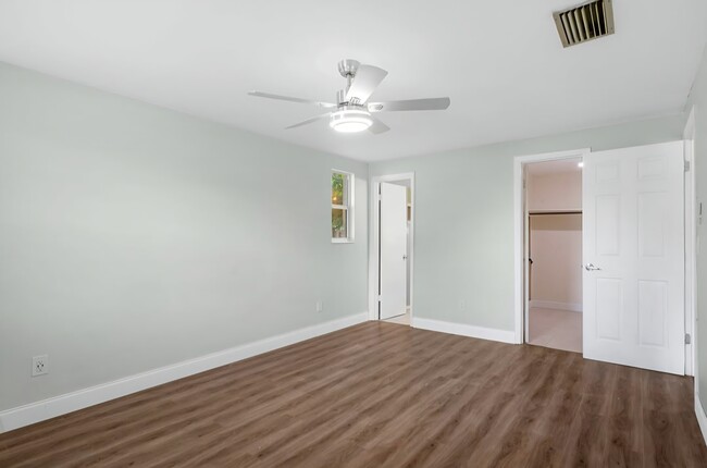 Building Photo - 9376 Manati St