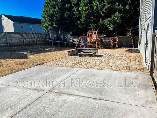 Building Photo - 11 Derry Ln
