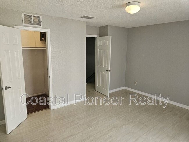 Building Photo - 7549 Abonado Rd