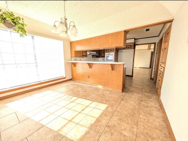 Building Photo - 20 Fernwood Dr