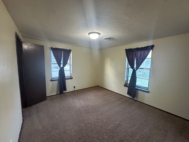 Building Photo - 109 N Choctaw Rd
