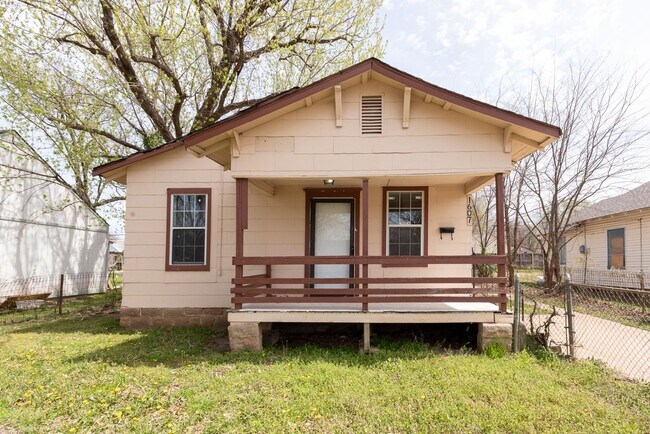 Building Photo - SECTION 8 WELCOME - NEWLY RESTORED - 2 BEDROOM - HARDWOOD FLOORS