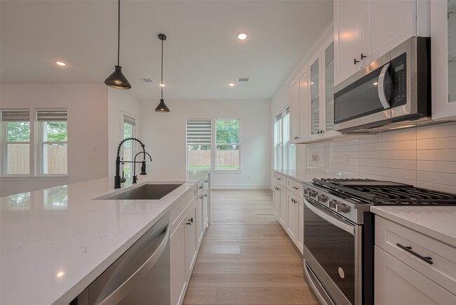 Building Photo - 2532 Wall St