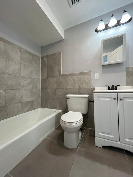 Building Photo - 212 Zabriskie St