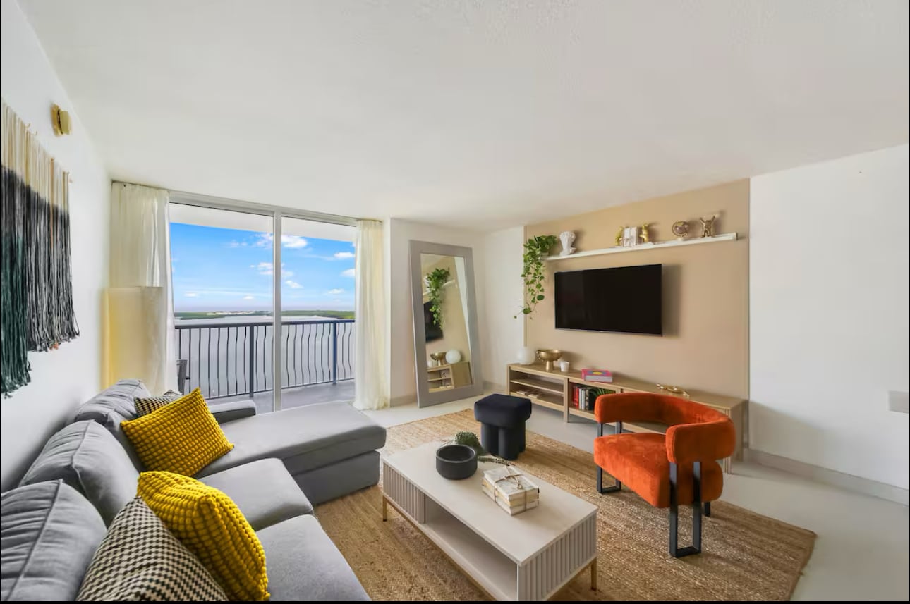 Building Photo - 1200 Brickell Bay Dr