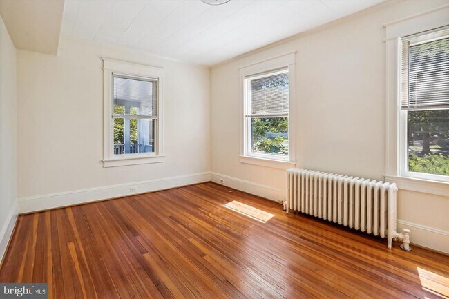 Building Photo - 8901 Montgomery Ave