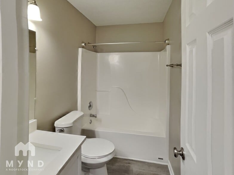 Building Photo - 7953 Lake Wind Ct