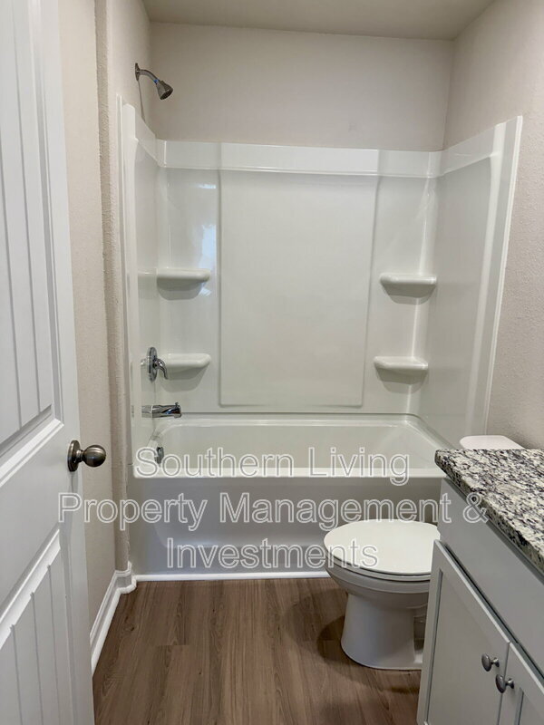 Building Photo - 3047 Cres Lk Ln