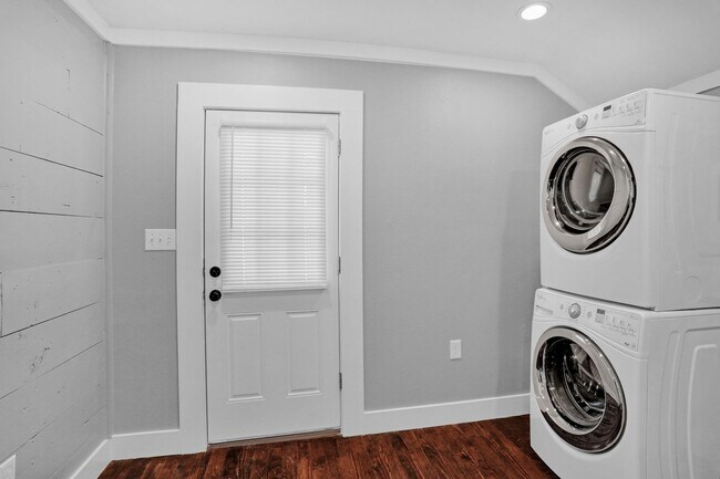 Building Photo - Cutest Cottage available Now in McKinney!