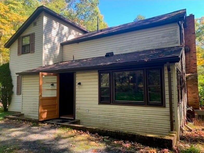 Building Photo - 3780 Highland Tpke