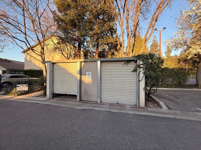 Building Photo - Updated 2 Bedroom, 2 Bath Condo in Gated Summershore Community – San Jose!