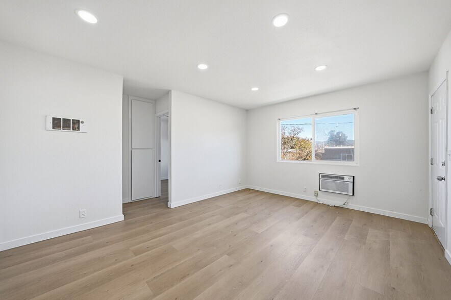 Building Photo - 12621 Lindo Ln