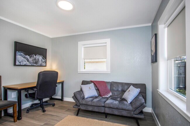 Building Photo - 2081 N Betty Ln