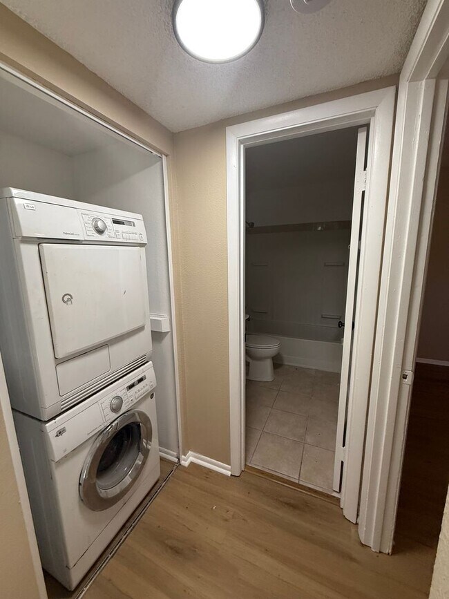 Building Photo - Updated 2-Bedroom Apartment in Quiet Ocala Community