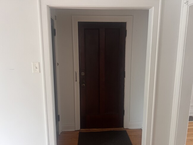 Building Photo - 5907 W Arthington St