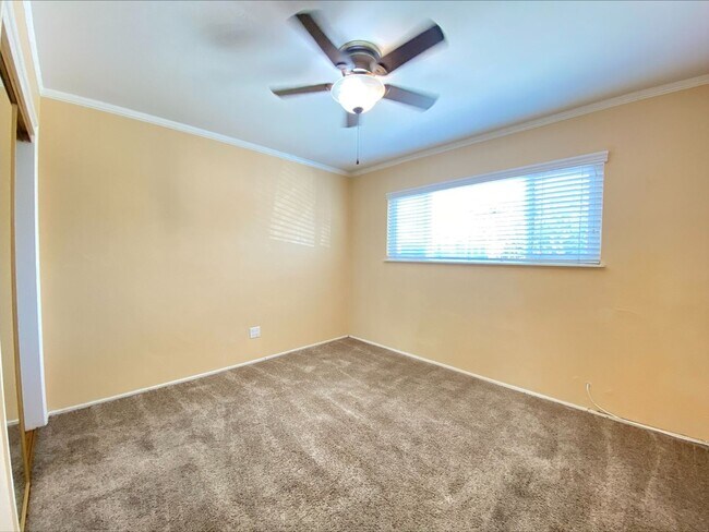 Building Photo - Great North Park Location! Private Fenced ...