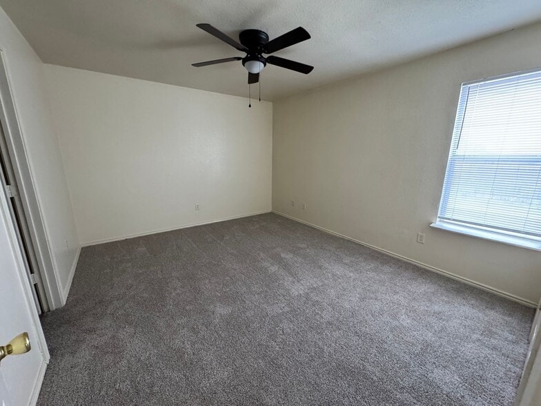 Building Photo - 1300 Dugger Cir