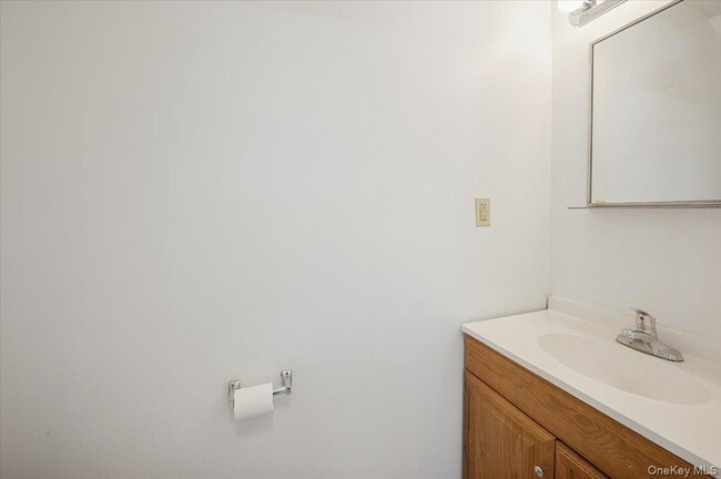 Building Photo - 501 Maplewood Gardens