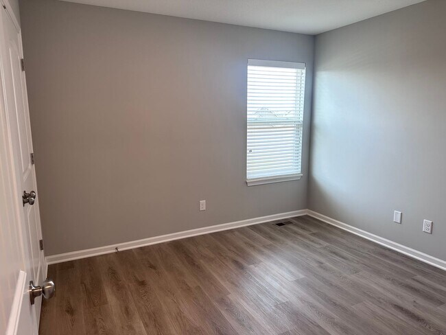 Building Photo - 709 Pampas St