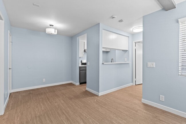 Interior Photo - 533 E 11th Street