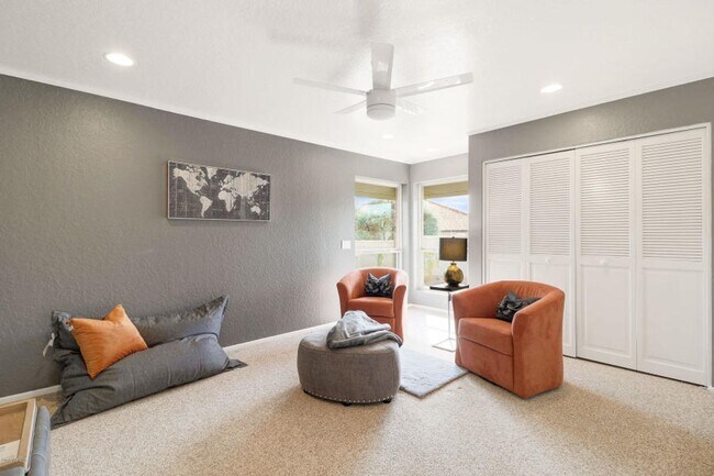 Building Photo - Beautiful 5 bed/4 bath + Den in Desirable Paradise Valley