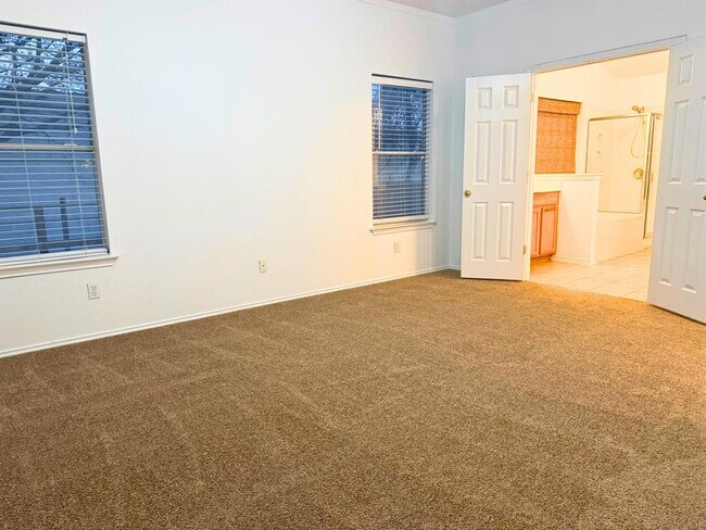 Building Photo - 711 Settlement St