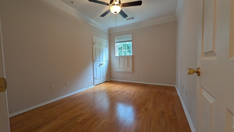 Building Photo - 1550 Spring Gate Dr