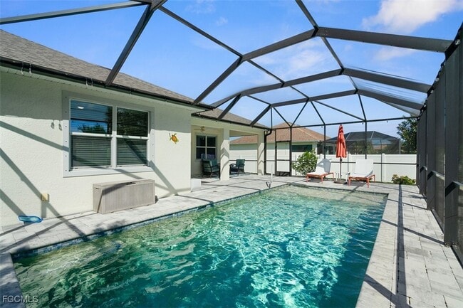 Building Photo - 825 SE 5th Pl