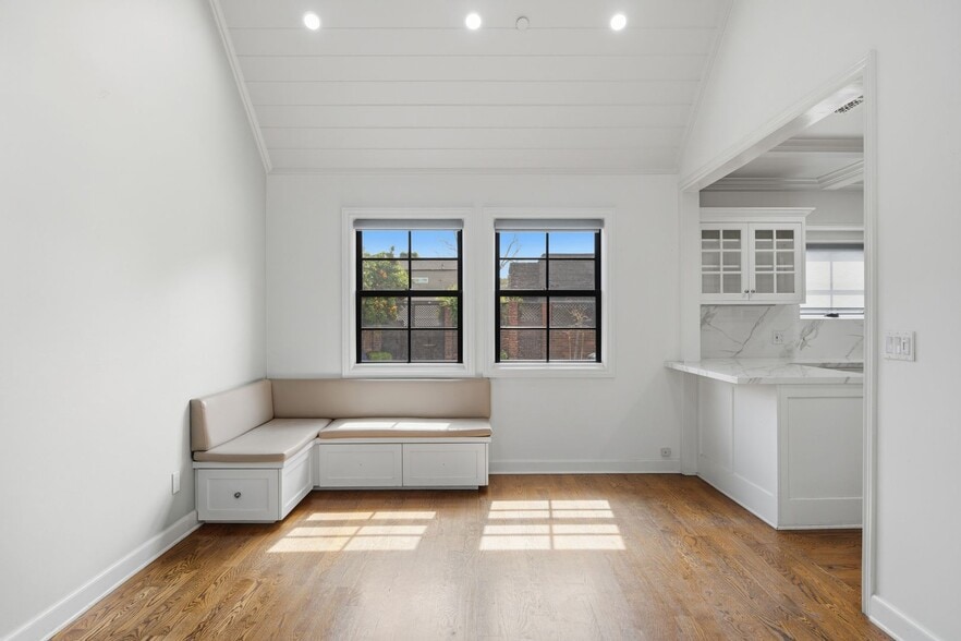 Building Photo - Beautiful Two-Story Burbank Home with Pool, Hardwood Floors & Guest House