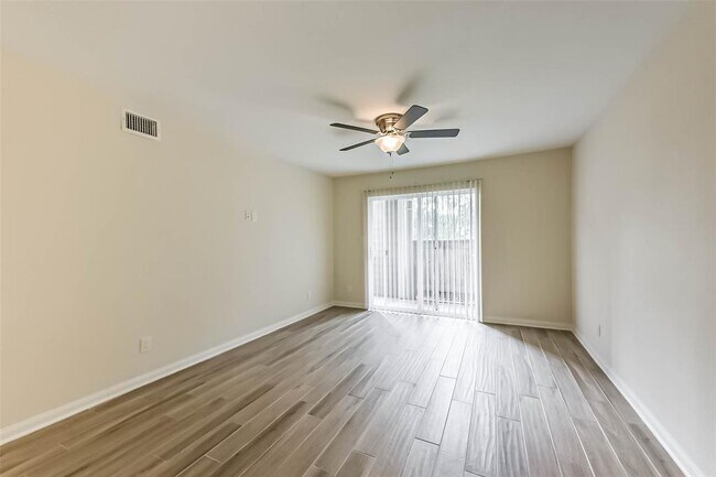 Building Photo - 1860 White Oak Dr