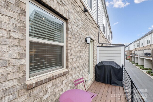 Building Photo - 12106 Brooklyn Ave