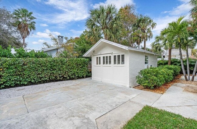 Building Photo - 5301 N Flagler Dr