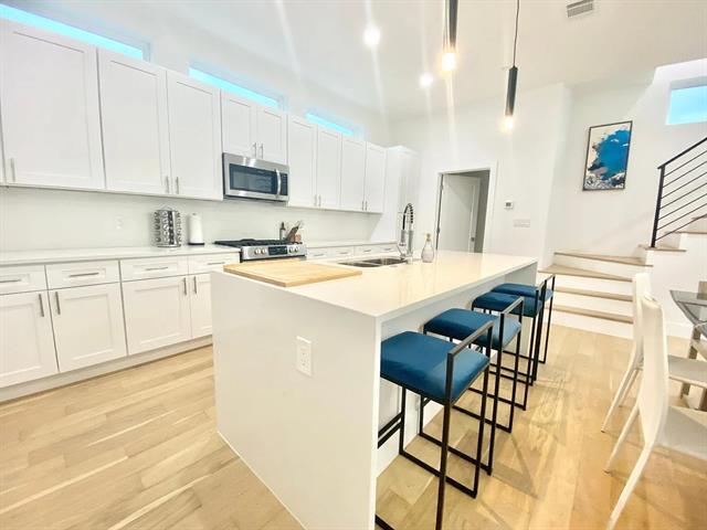 Building Photo - 4223 Delano Pl