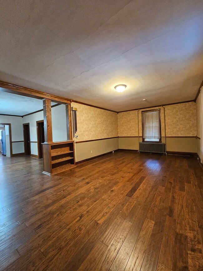 Building Photo - 565 Trinity Rd