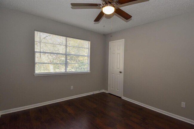 Building Photo - 1831 Willow Point Dr