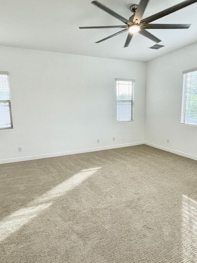 Building Photo - Gorgeous 3 Bed/2.5 Bath + Den Home In Chandler! Gated Community & Upgrades Throughout Home!