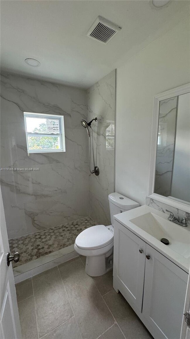 Building Photo - 3 bedroom in Miami FL 33167