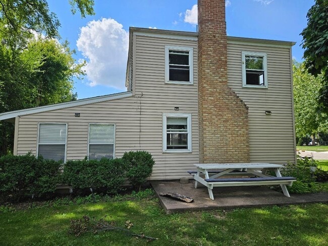 Building Photo - 161 Dole Ave
