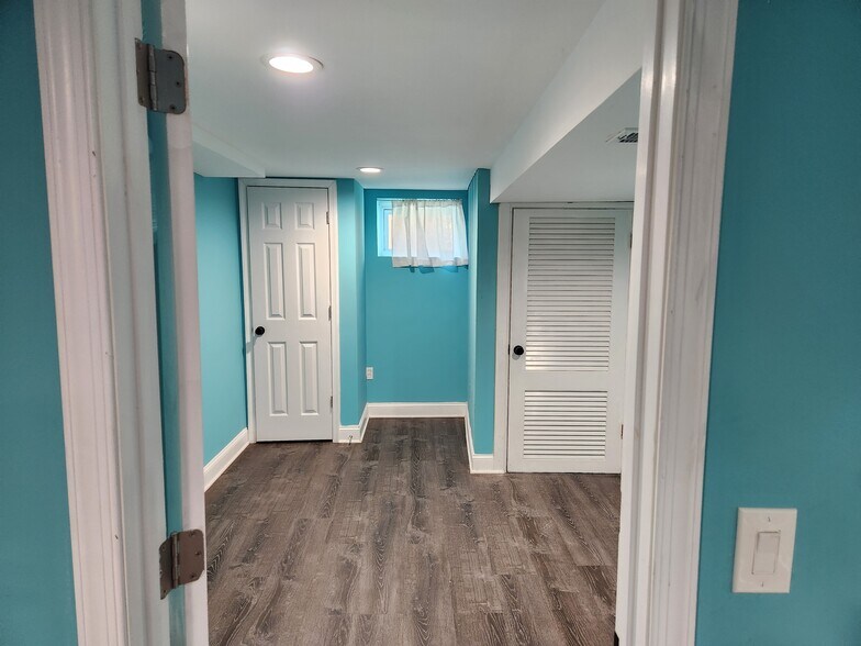 Building Photo - 5014 Nantucket Rd